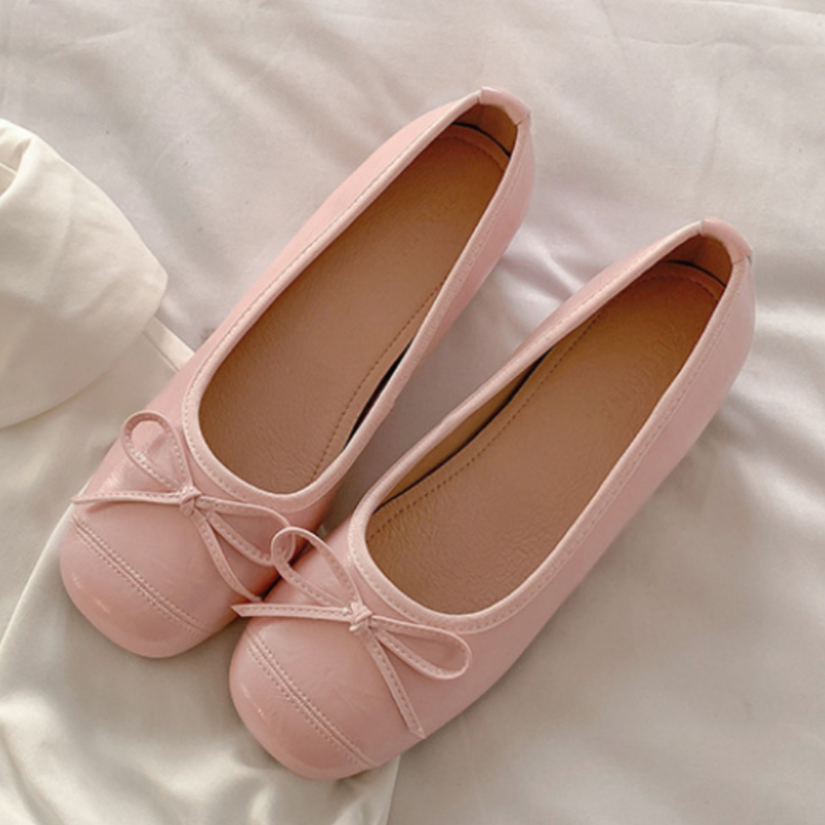 JULINNA 여성 키높이 플랫슈즈 5cm 숨은굽 리본 발레슈즈 데일리 로퍼 단화 84,000원