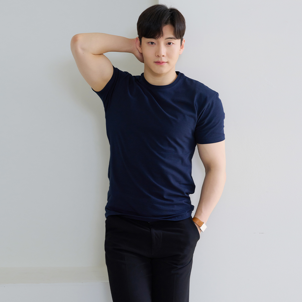 핵쿨남 몸좋아보이는 무지 라운드 반팔 티셔츠 어깨 등 넓어보이는 머슬 핏 티 24,900원