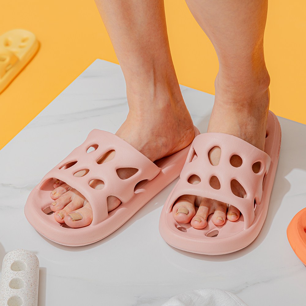 꾸미크 초경량 푹신한 미끄럼방지 물빠짐 도톰 치즈 욕실화 13,900원