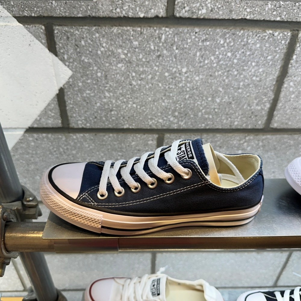 [백화점매장판] 컨버스  척테일러 올스타 클래식 네이비 스니커즈   M9697C 69,000원