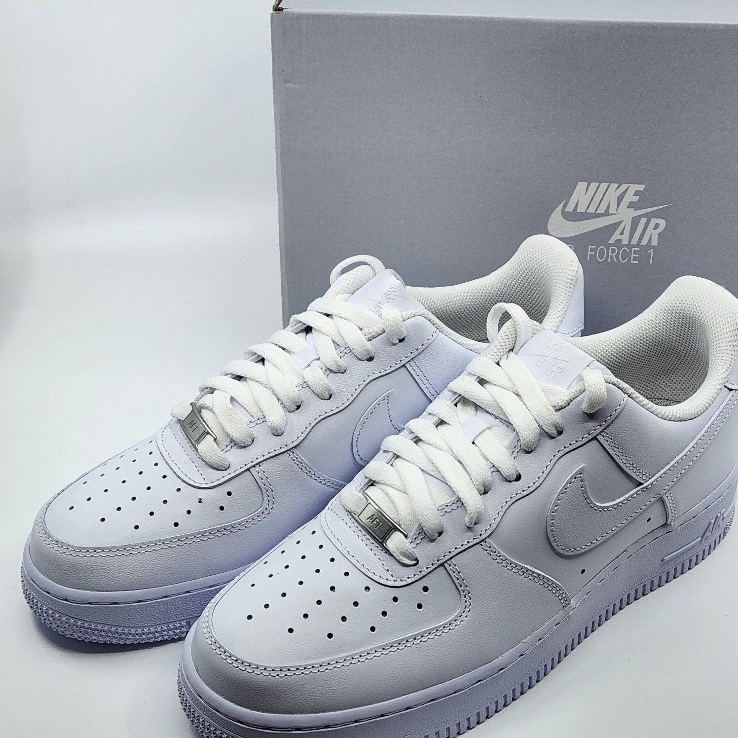 [국내정품] 에어포스 1 07 로우 올백 데일리운동화 커플화 스니커즈 남여공용 + 행운팔찌 증정 (IAM 디자인) 146,900원