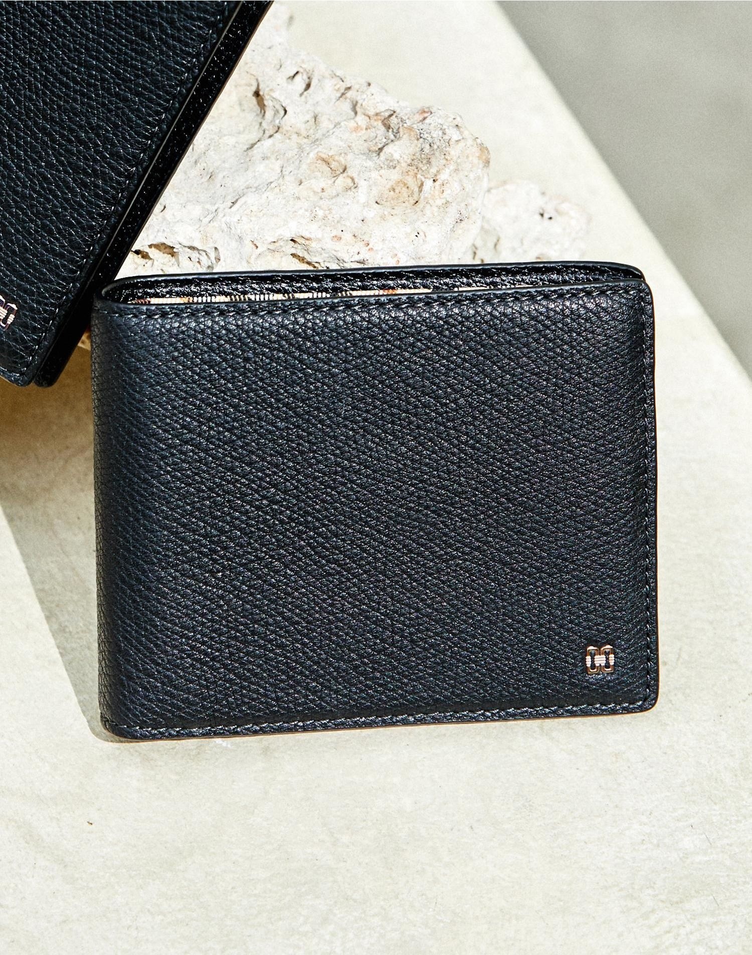 닥스 DAKS [선물포장]블랙 유럽 수입가죽 내부 체크 라인 포인트 반지갑 DBWA4E853 385593 156,400원