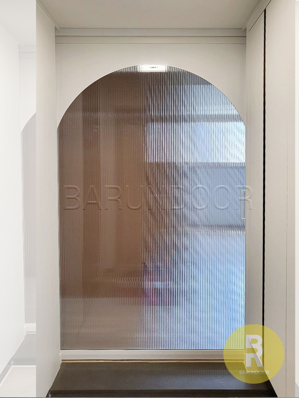 27번 원슬라이딩중문 아치형 화이트 모루세로강화유리 // 현관중문,시공비포함,소음차단,반려견안전,맞춤제작,아파트빌라중문 1,030,000원