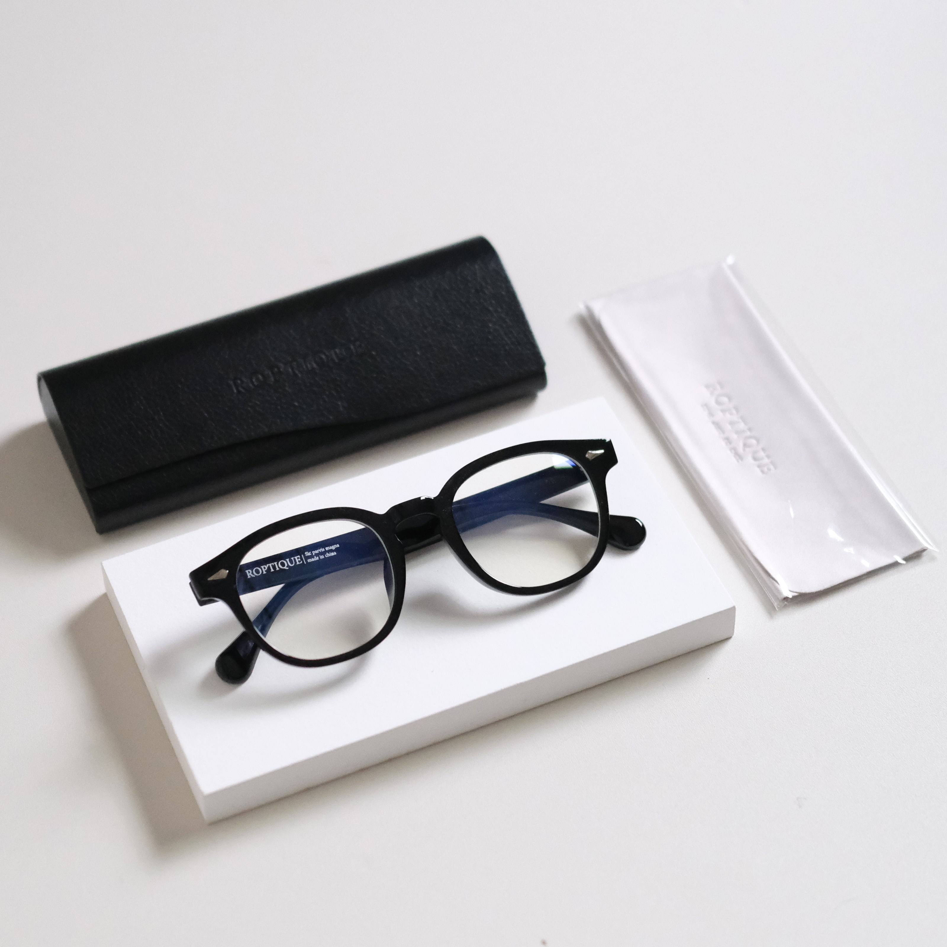 롭티크 남녀공용 아넬형 블루라이트 차단 안경, 현재가 14,900원