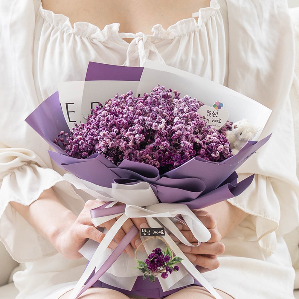 마음담은집"1000일 동안" 시들지 않는 보존화 안개꽃다발 (LED+엽서+꽃다발) 29,610원