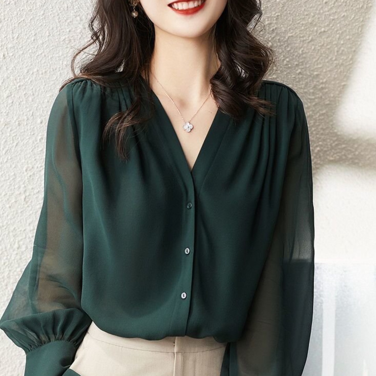 고급스러운 리본 타이 블라우스 여성용 큰 사이즈 봄가을 일 여성스러운 쉬폰 상의 복고풍 심플 슬림핏 V넥 긴팔 기품 있는 셔츠 긴팔 오피스룩 셔츠 15,770원