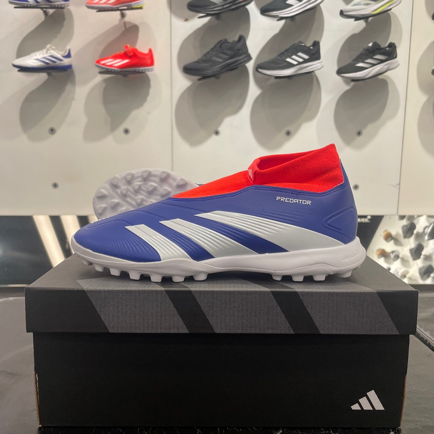 아디다스 프레데터 리그 LL 성인 풋살화 IF6385 36,700원