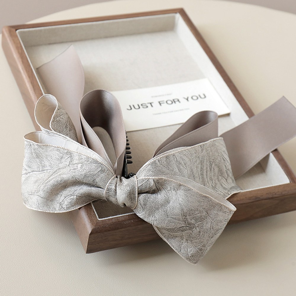 어반이즈 캘리 리본 여성 바나나핀 집게핀 9,800원