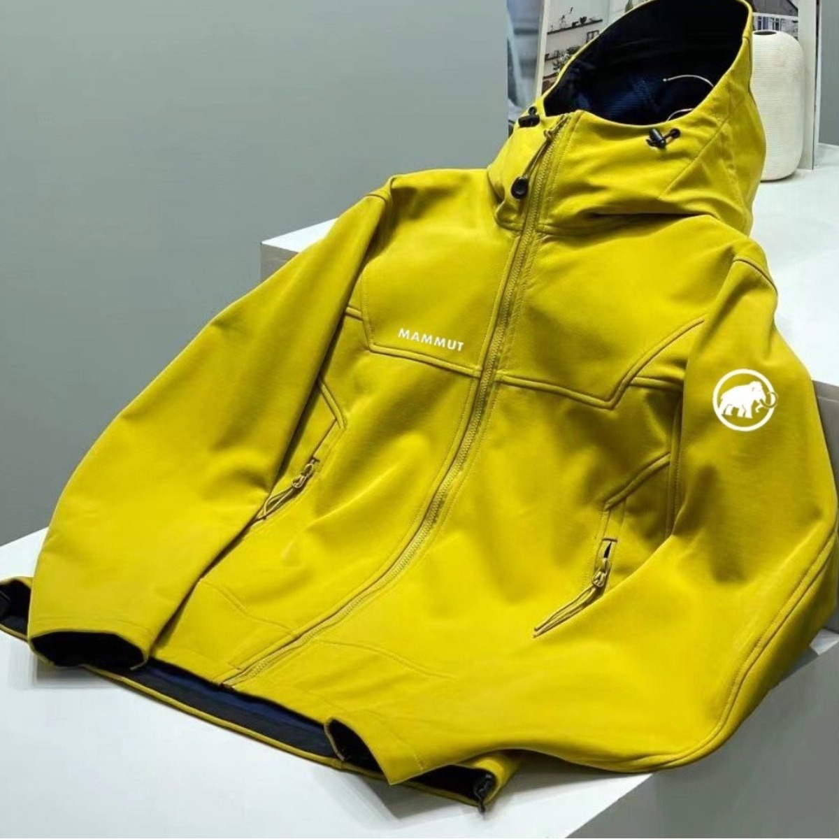 MAMMUT 매머드 25년 야상 캐주얼 바람막이 방수 커플 소프트 바람막이 폴라폴리스 점퍼 75,800원