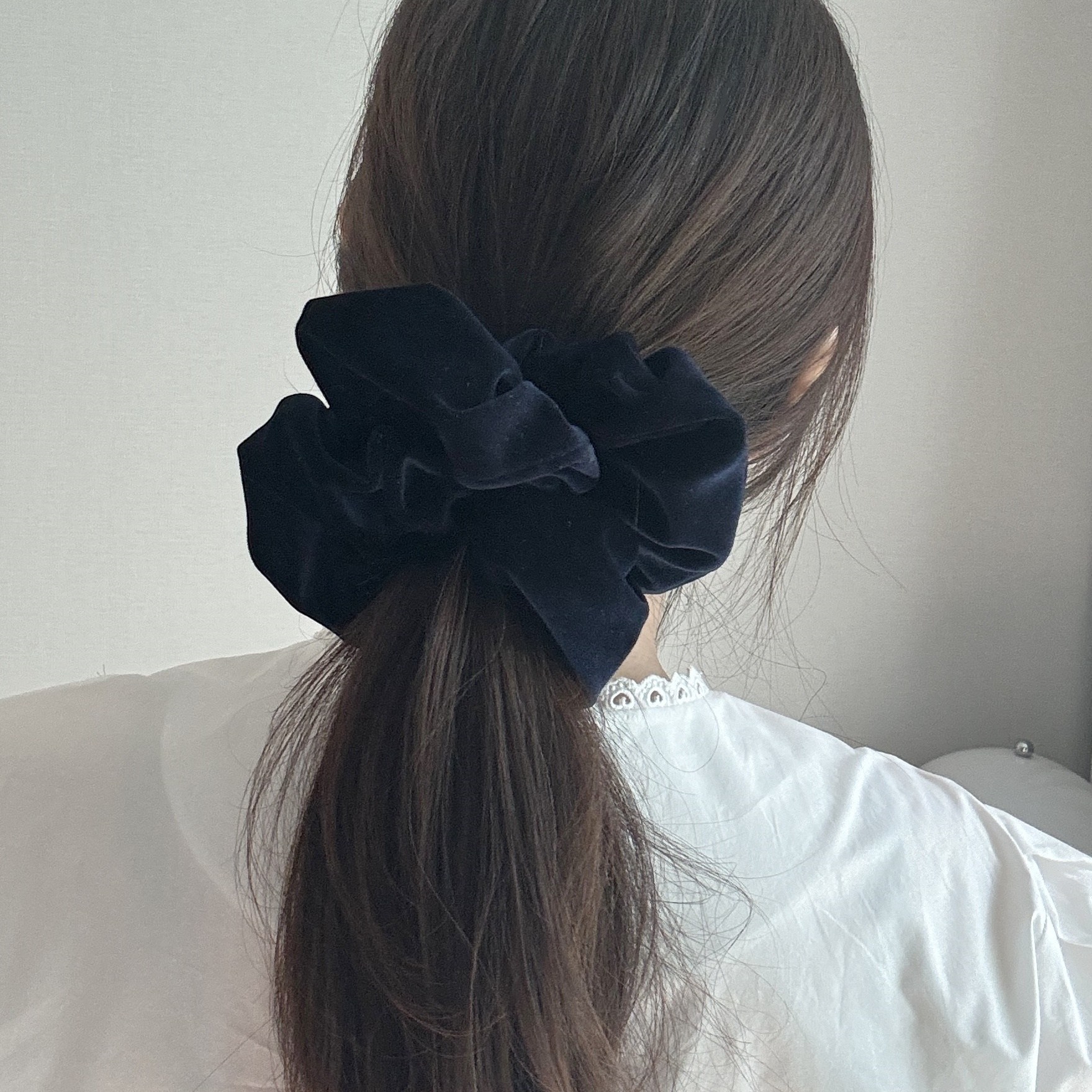 국산 빅사이즈 벨벳 왕 곱창밴드 여성 헤어 스크런치 머리끈 9,500원