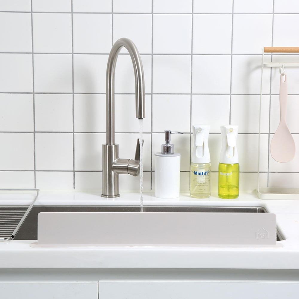 오뉴 ONEW 국내제조 실리콘 싱크대 워터펜스 물막이 54 x 7 x 4.5cm, 코지화이트, 1개 9,500원