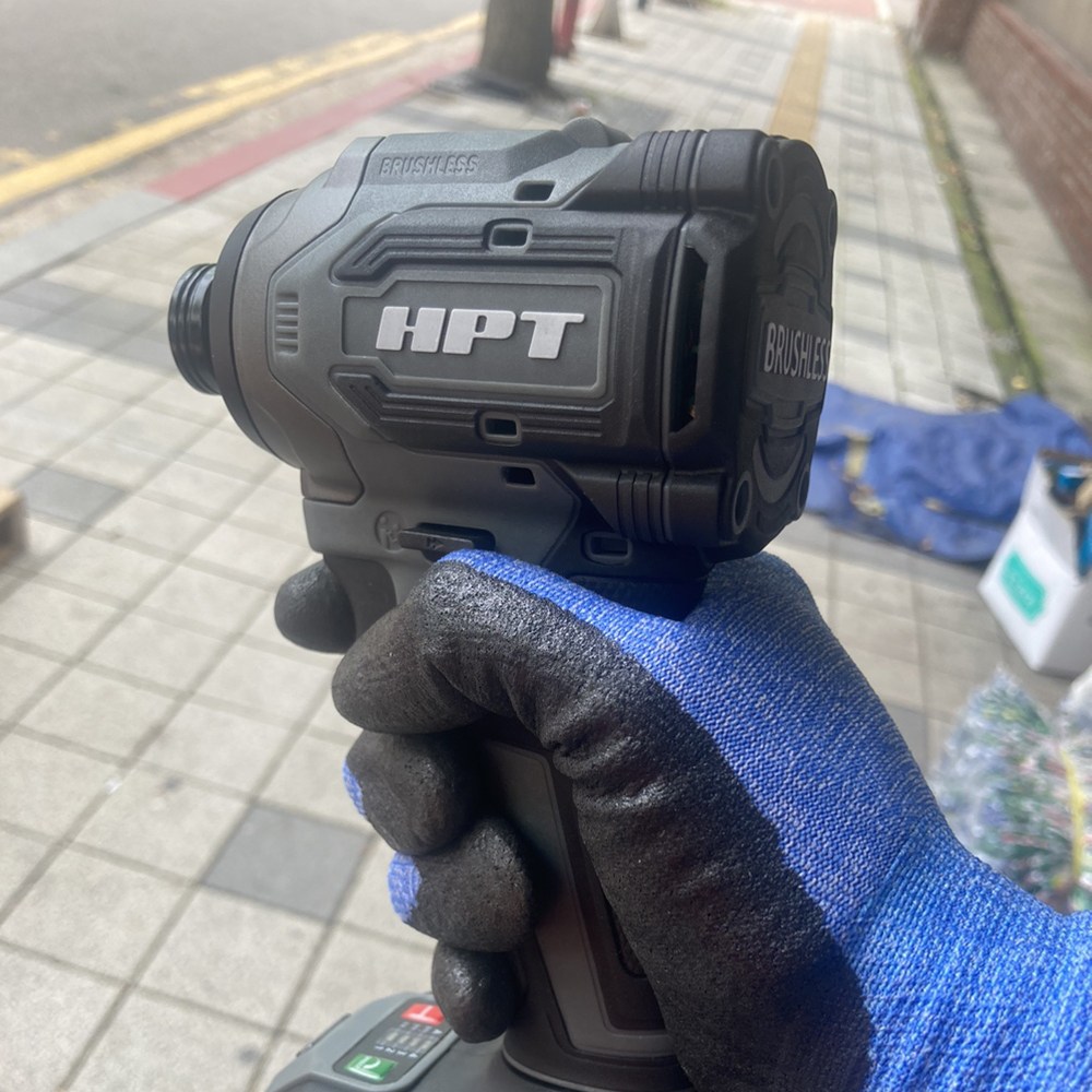 HPT 충전 임팩드라이버 배터리4.0Ah+충전기 포함 풀세트 163,190원