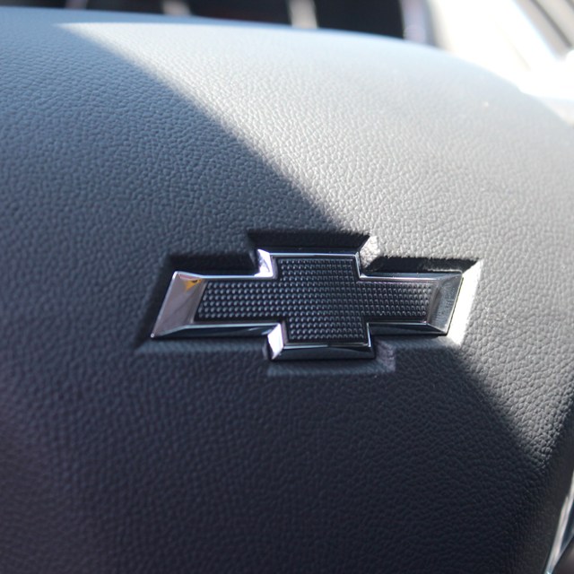 신형스파크 아베오 트랙스 크로스오버 크루즈 올란도 말리부 올뉴말리부 더뉴말리부 올뉴크루즈 이쿼녹스 캡티바 임팔라 볼트 카마로 트레일블레이저 순정스타일 블랙 핸들엠블럼 9,800원