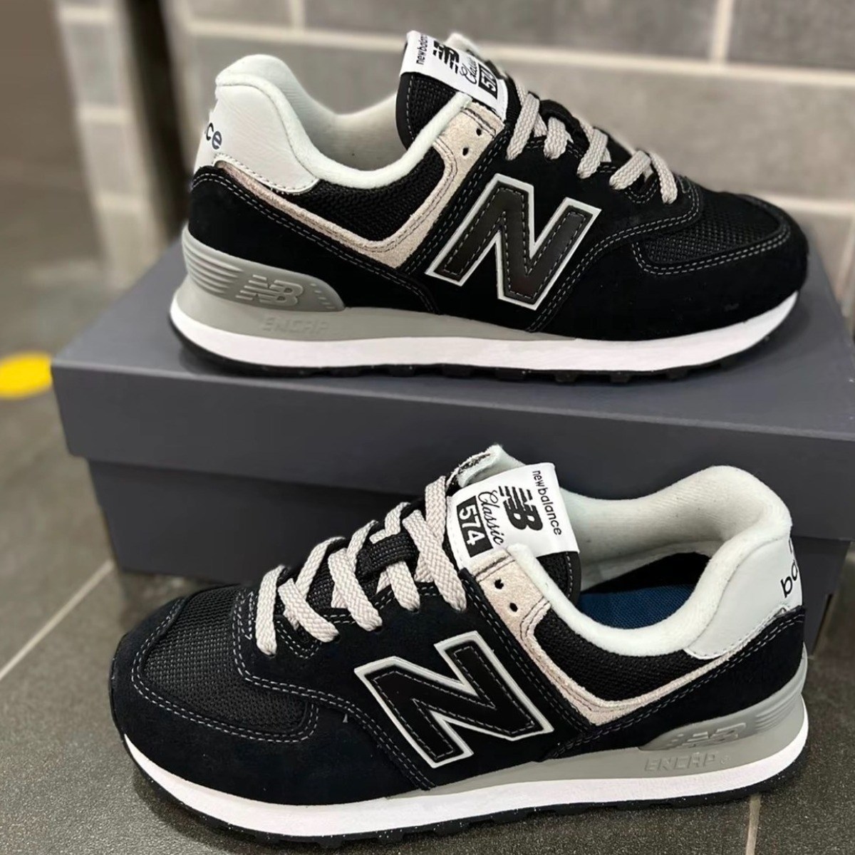 뉴발란스 여자 운동화 574 블랙 런닝화 발편한운동화 편한신발 여자스니커즈 굽있는신발 128,670원