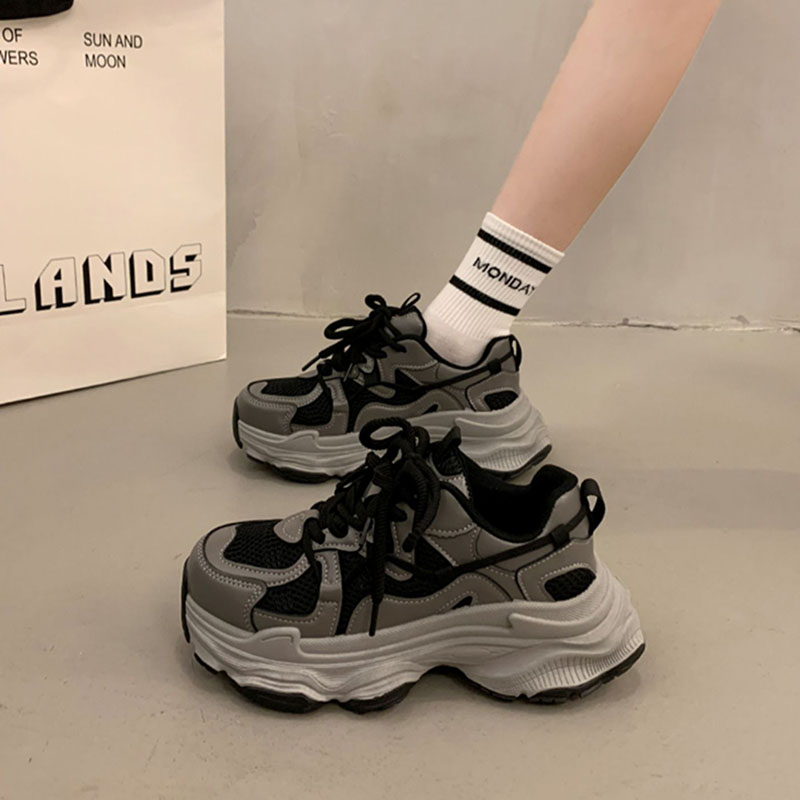 큐엔유 여성 트렌드 통굽 키높이 운동화 (굽6cm) 28,500원