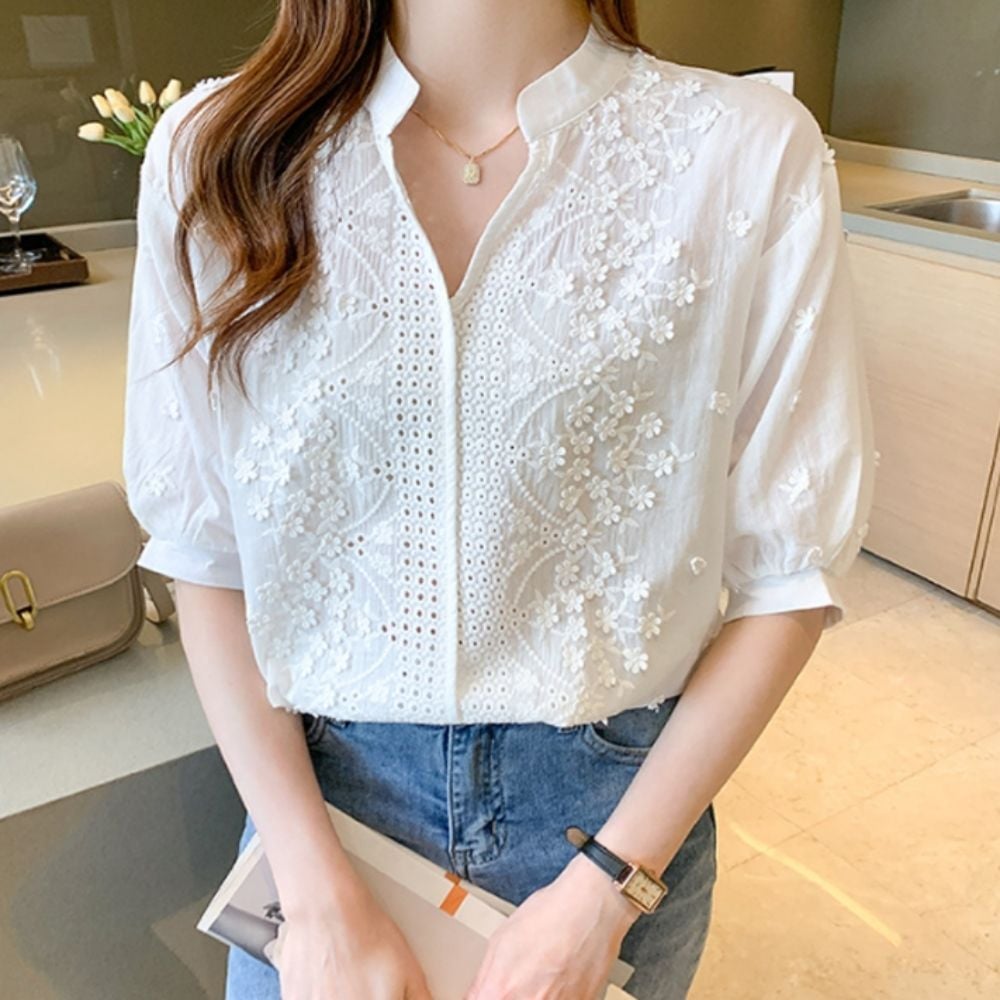 여성 봄 여름 반팔 브이넥 플라워 자수 펀칭 블라우스 35,080원