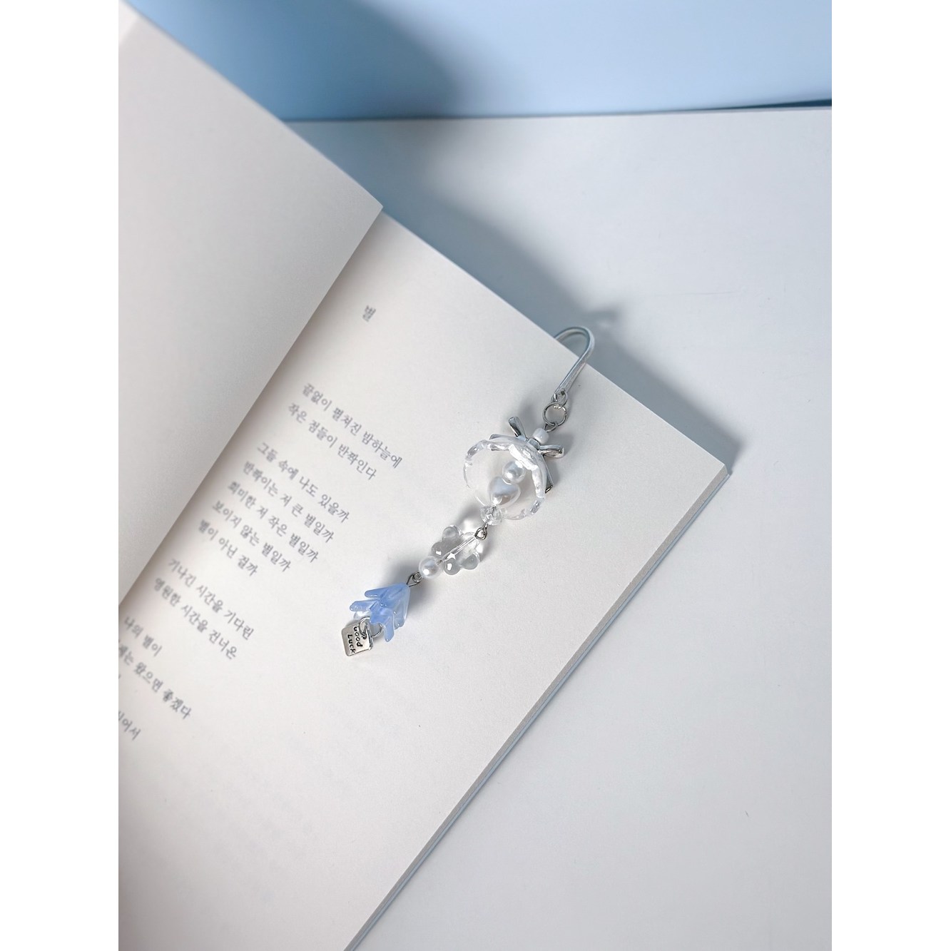 리본 비즈 책갈피 겨울 후우링 북마크 독서용품 끈갈피 꽃갈피, 1개, 블루밍 10,400원