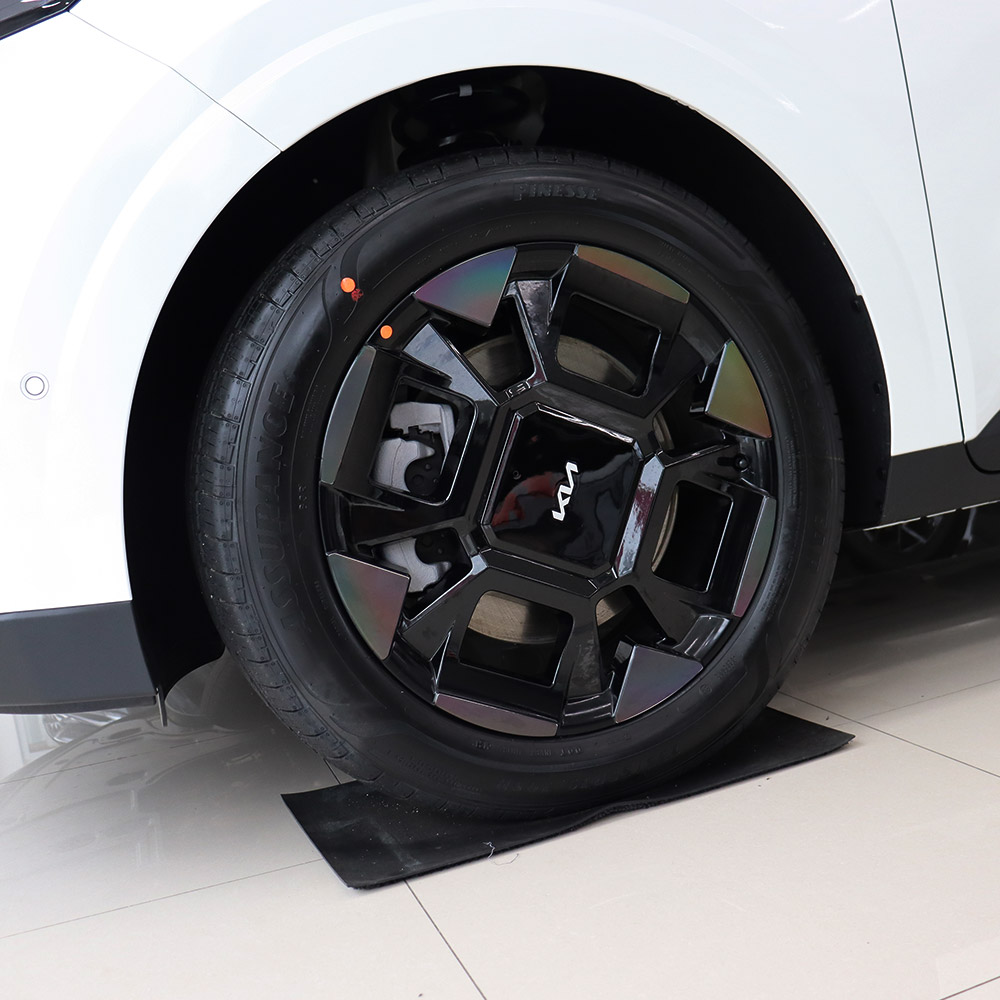[비브랜드]와이앤유 홀로그램 19인치 타이어 휠마스크 스티커 기스방지 보호필름 2025 더뉴카니발 KA4 호환, 블랙홀로그램, 1개 26,000원
