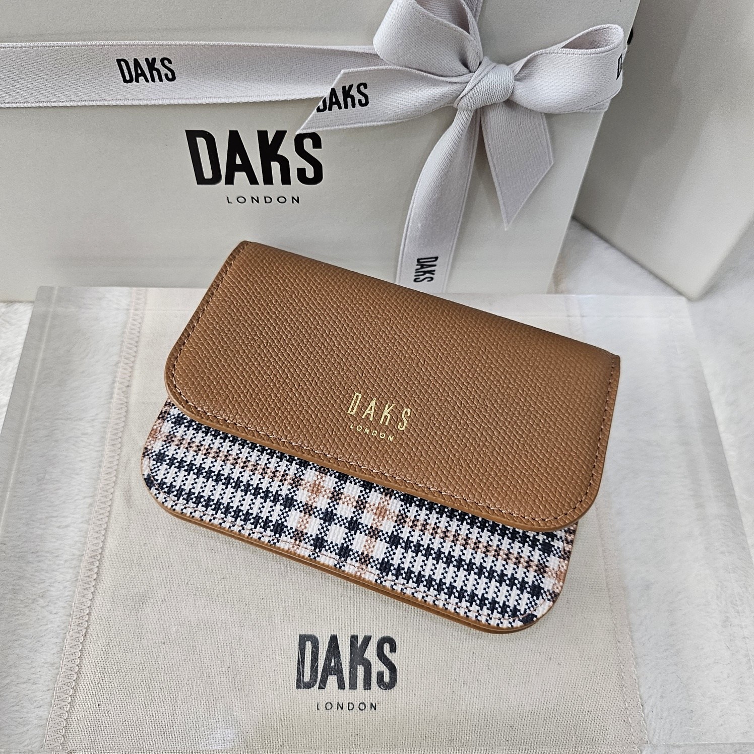 닥스 DAKS 브라운 가죽배색 체크 2단 카드지갑 79,800원