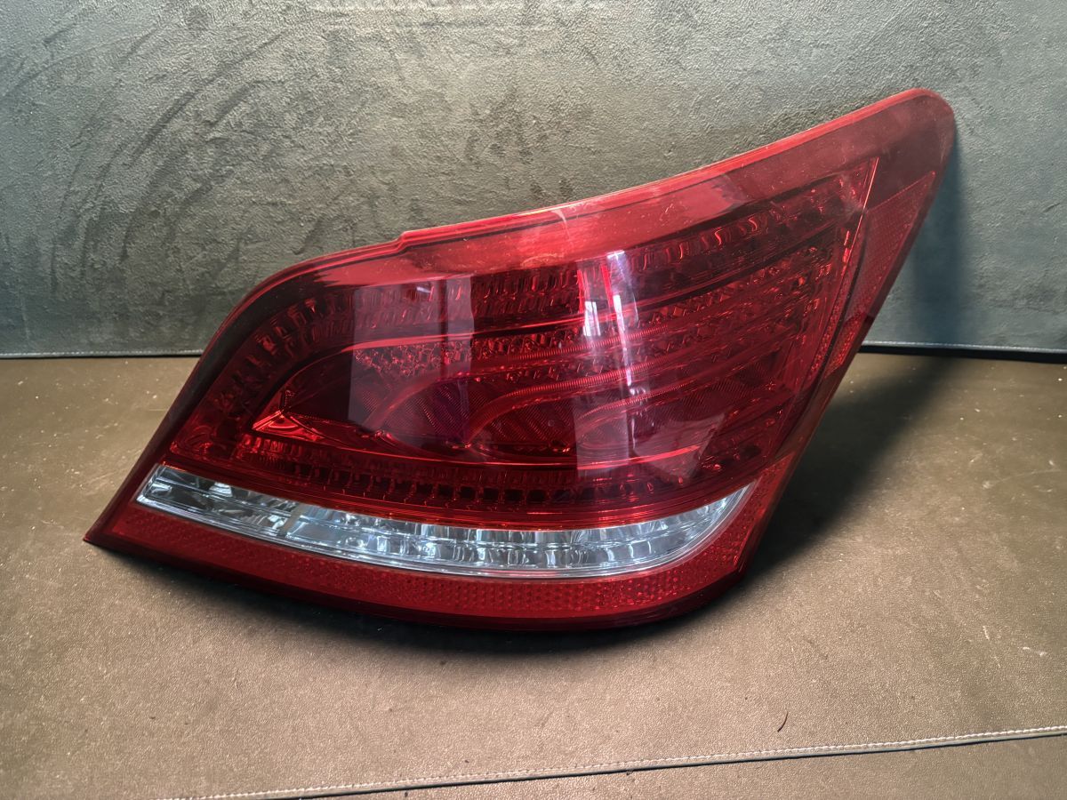 현대 에쿠스 2010 컴비네이션램프 후미등 대루등 테일램프 백등 뒷라이트 오른쪽/우/조수석 자동차 중고부품 장원폐차산업 60,000원