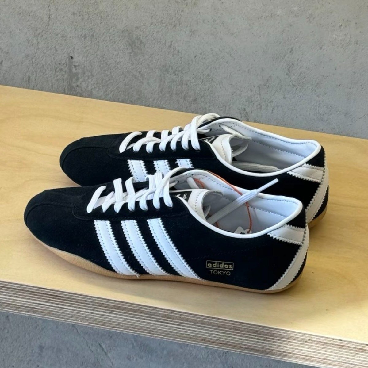 아디다스 여성 운동화 도쿄 블랙 런닝화 발이 편한 여자스니커즈 러닝화 편한신발 170,000원