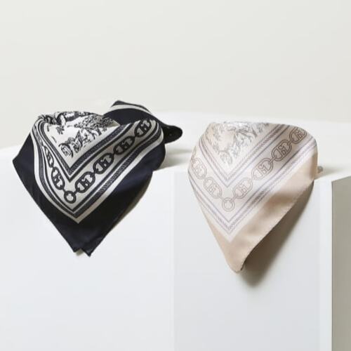 [국내백화점] 헤지스 [25SS][뜨왈드주이] Toile de Jouy 사각 실크 스카프 세트 네이비+베이지 HISC5E301N2 321I1 여성 겨울 193,790원