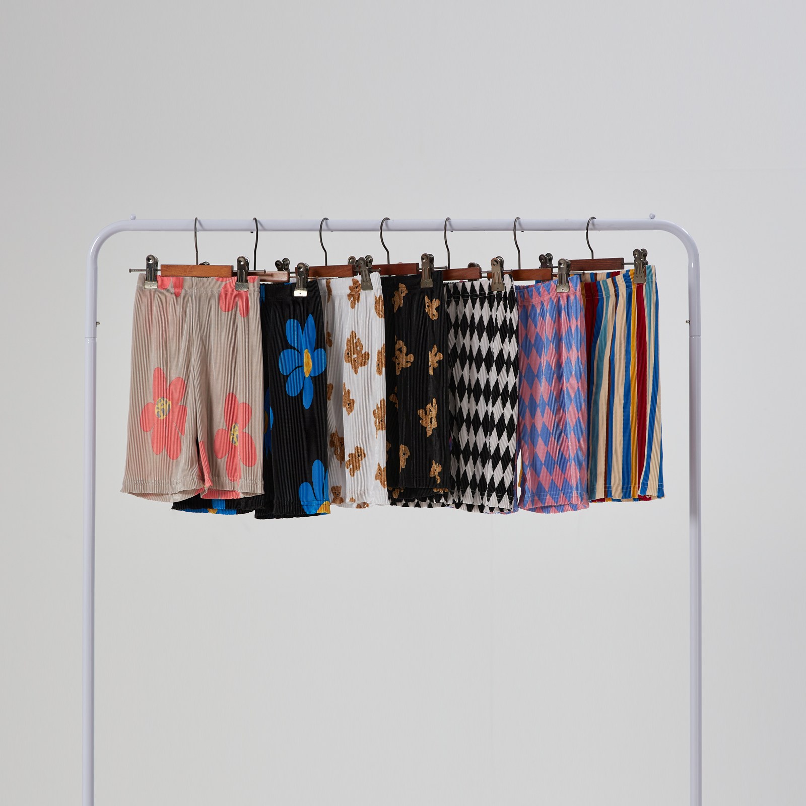 어나덜드림 플리츠 나염 와이드 팬츠 유아 아동 남아 여아 공용 아기 키즈 반바지 여름 시원한 밴딩 곰돌이 꽃 베어 플라워 스트라이프 다이아 레인보우 10,400원