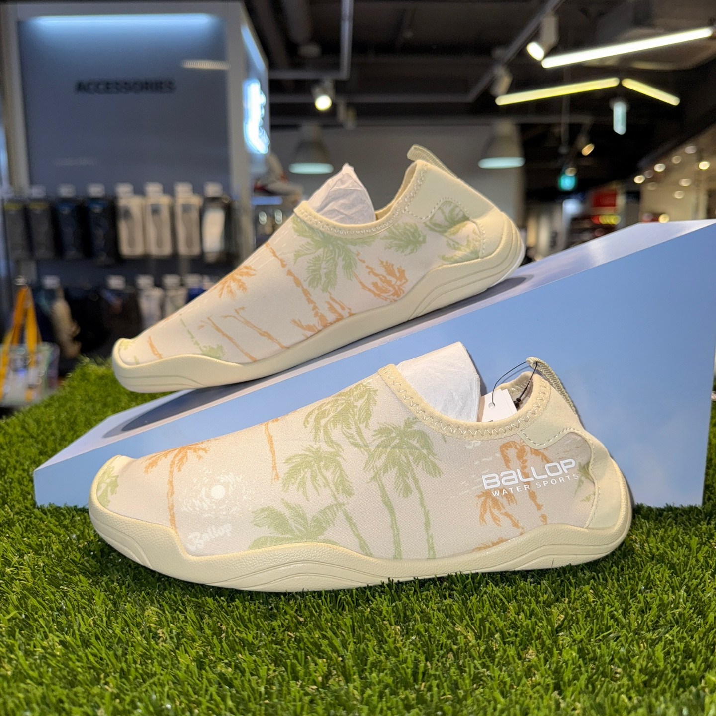 밸롭 [NC13밸롭] 남녀공용 외부 충격 방지#미끄러움방지#빠른 배수력#가볍고 발을 편안하고 안전하게 보호하는 아쿠아슈즈 물놀이신 트로피컬 BB2WAQU007 BE 33,000원