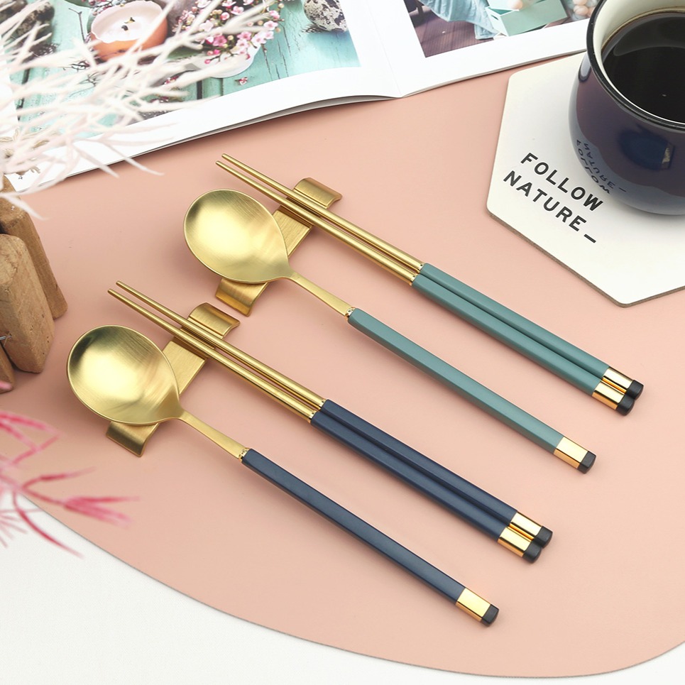 보겐 국산 스퀘어 투톤 골드 수저 + 받침 2인세트, 블루, 올리브, 1세트, 숟가락 2p + 젓가락 2p + 스텐실버수저받침 2p 42,560원