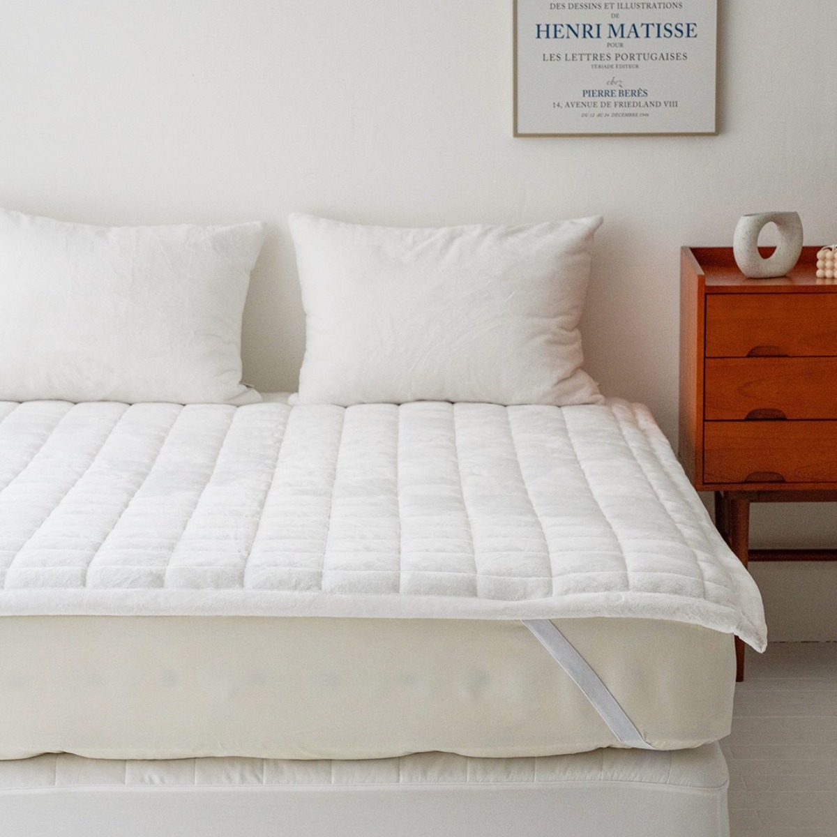 후끈부들 밍크촉감 프리미엄 5mm 장모 극세사 고정밴드 침대패드 S/K 패밀리, 밀크화이트 34,900원