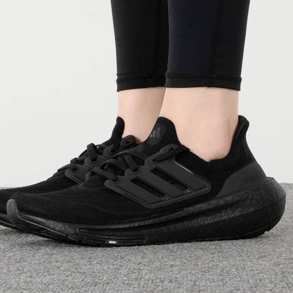 아디다스 울트라부스트 라이트 코어 블랙 운동화 러닝화 스니커즈 GZ5159 100,000원