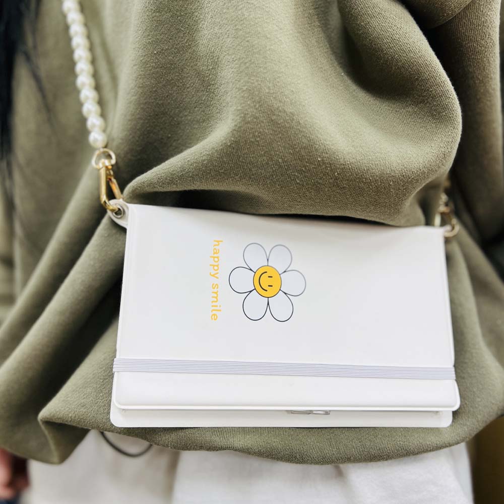 펀앤펀 데이지 동지갑 + 진주스트랩 9,500원