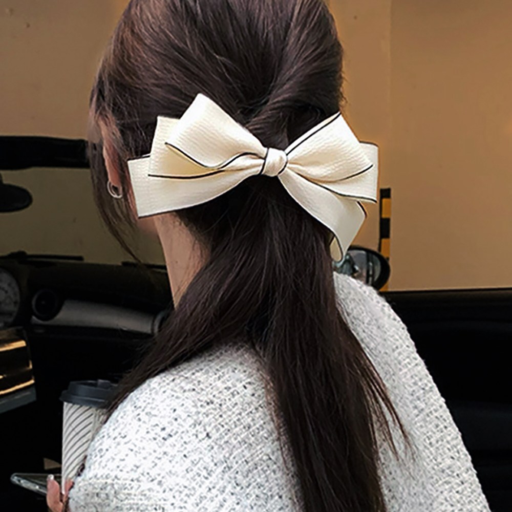 블링살롱 플레르 클래식 리본 헤어핀 2컬러 헤어클립 셀프 웨딩 스냅촬영 반머리핀 여신 헤어 자동핀 9,900원
