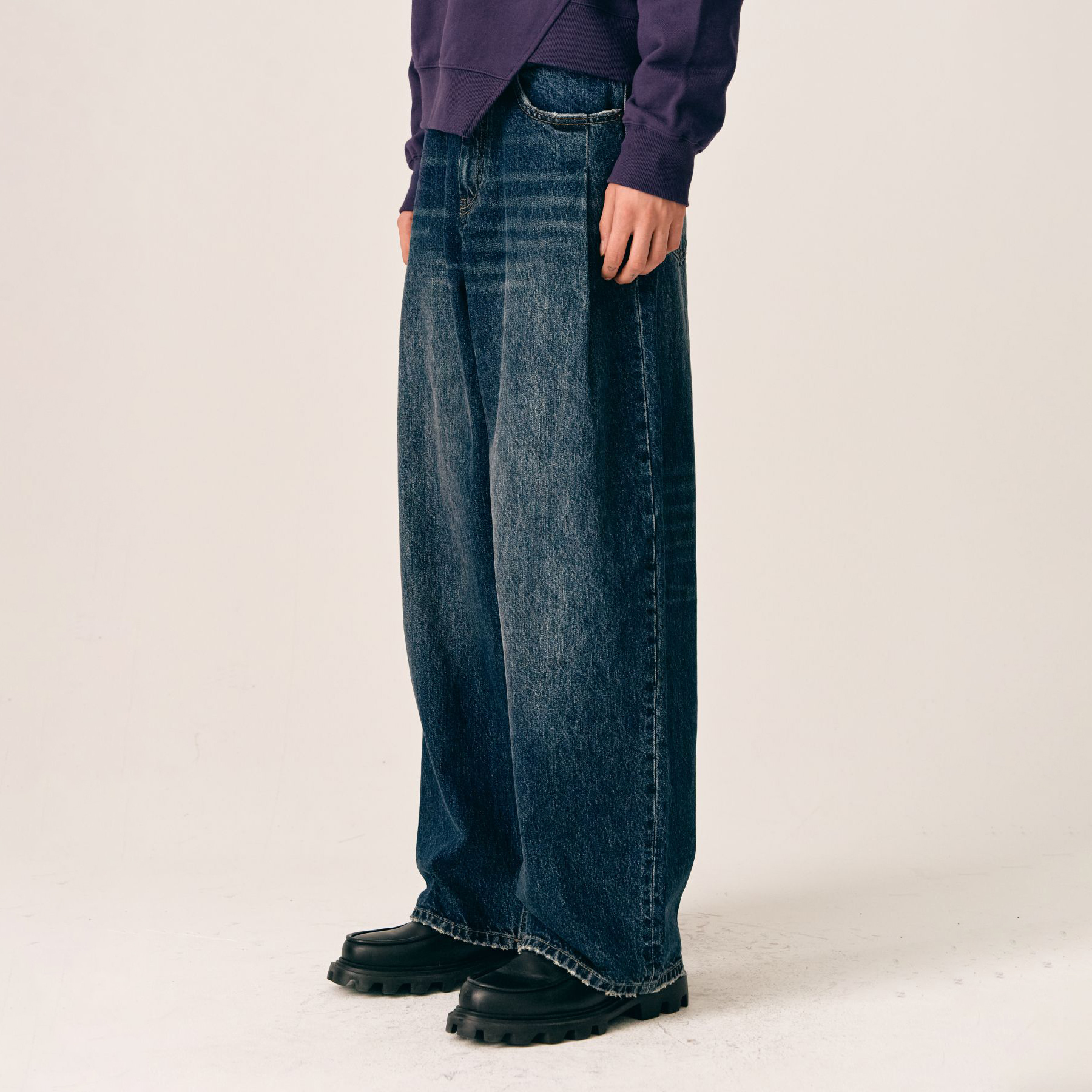 세터 포켓 턱 커브드 데님 팬츠 127,200원