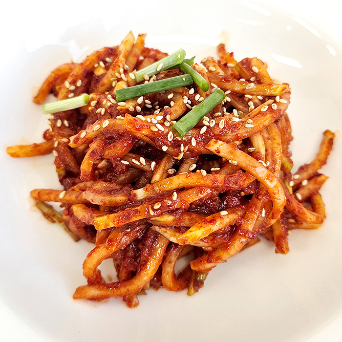 비빔밥엔 무생채 제주 월동무 달콤 아삭 무채김치 3kg 15,150원