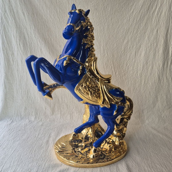 블루 황실마 말 장식품 조각상 돈 들어오는 황금 말 거실 인테리어 장식 소품 성공 재물 99,000원