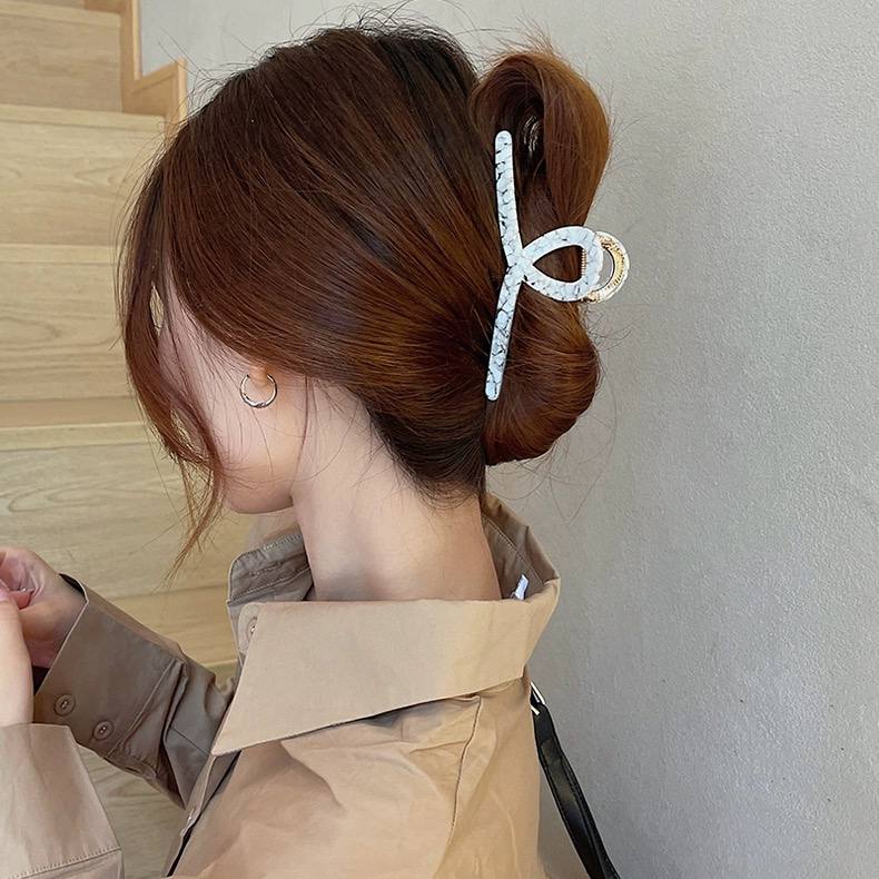 예더마켓 셀룰로오스 올림머리 꼬임 메탈 빅사이즈 집게핀 8,500원