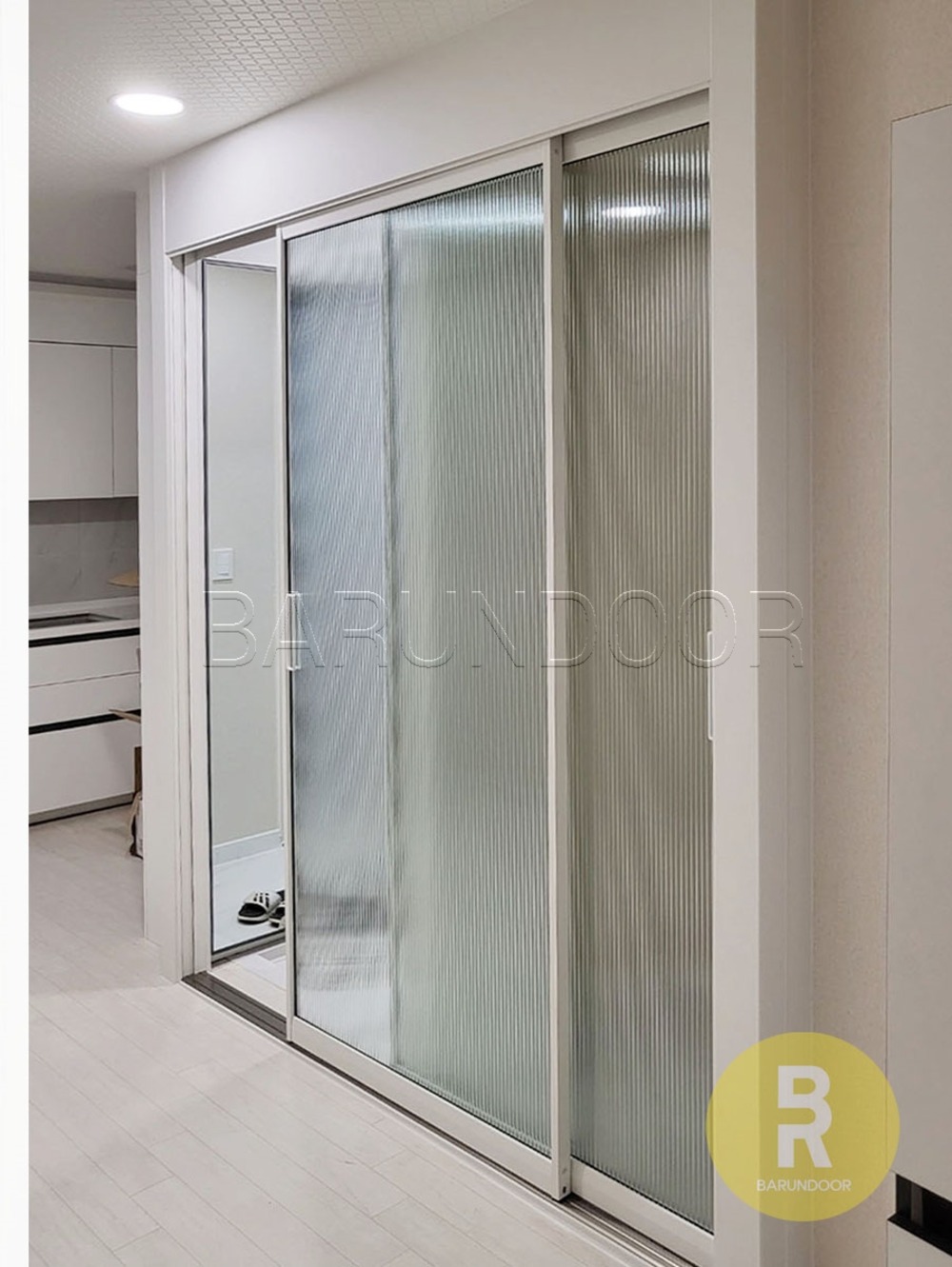 77번 초슬림2짝미서기중문 화이트 모루세로강화유리 // 현관중문,시공비포함,소음차단,반려견안전,맞춤제작,아파트빌라중문, 1개 1,018,000원