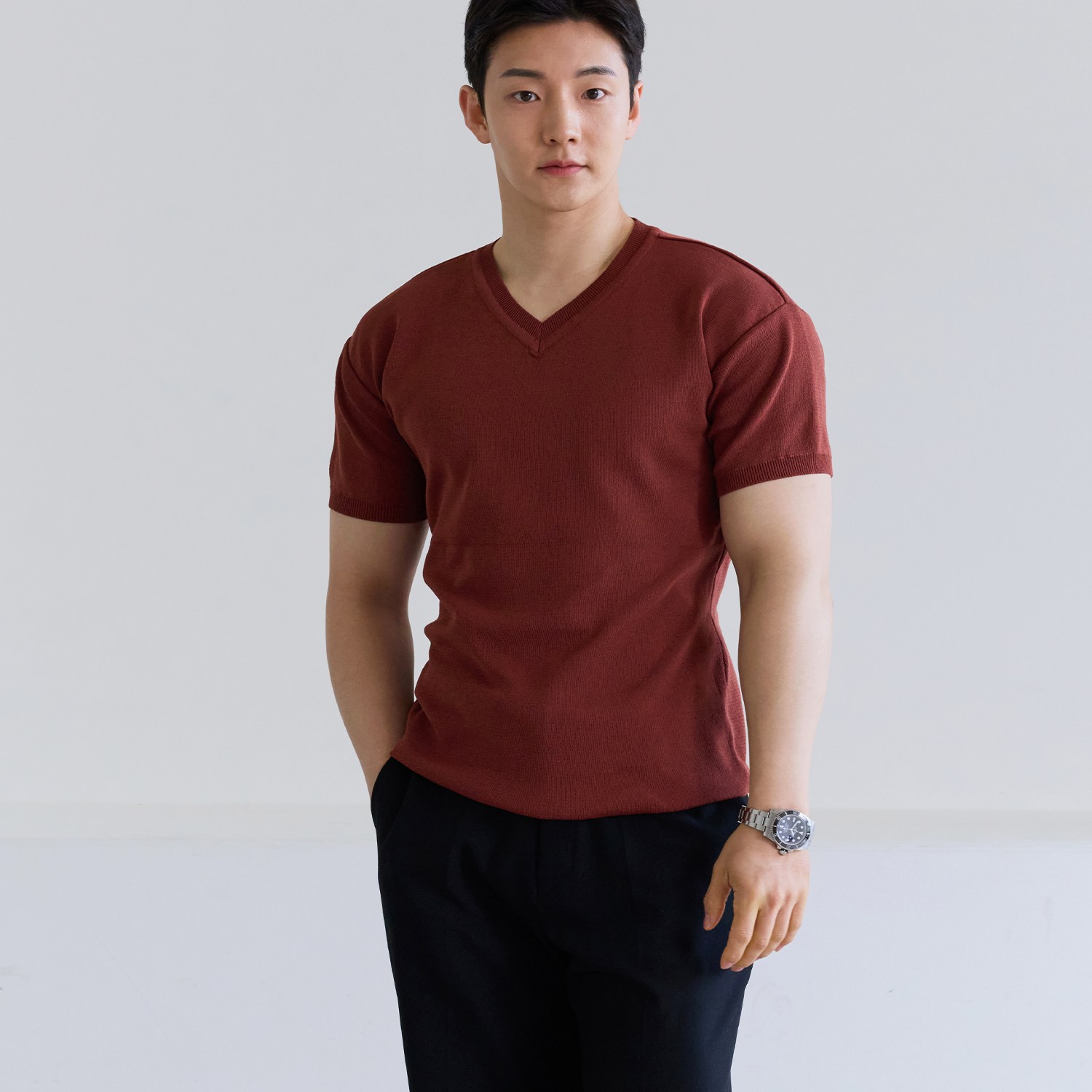 어깨넓어보이는 머슬핏 아이스 쿨링 반팔 브이넥 니트 티셔츠 38,900원