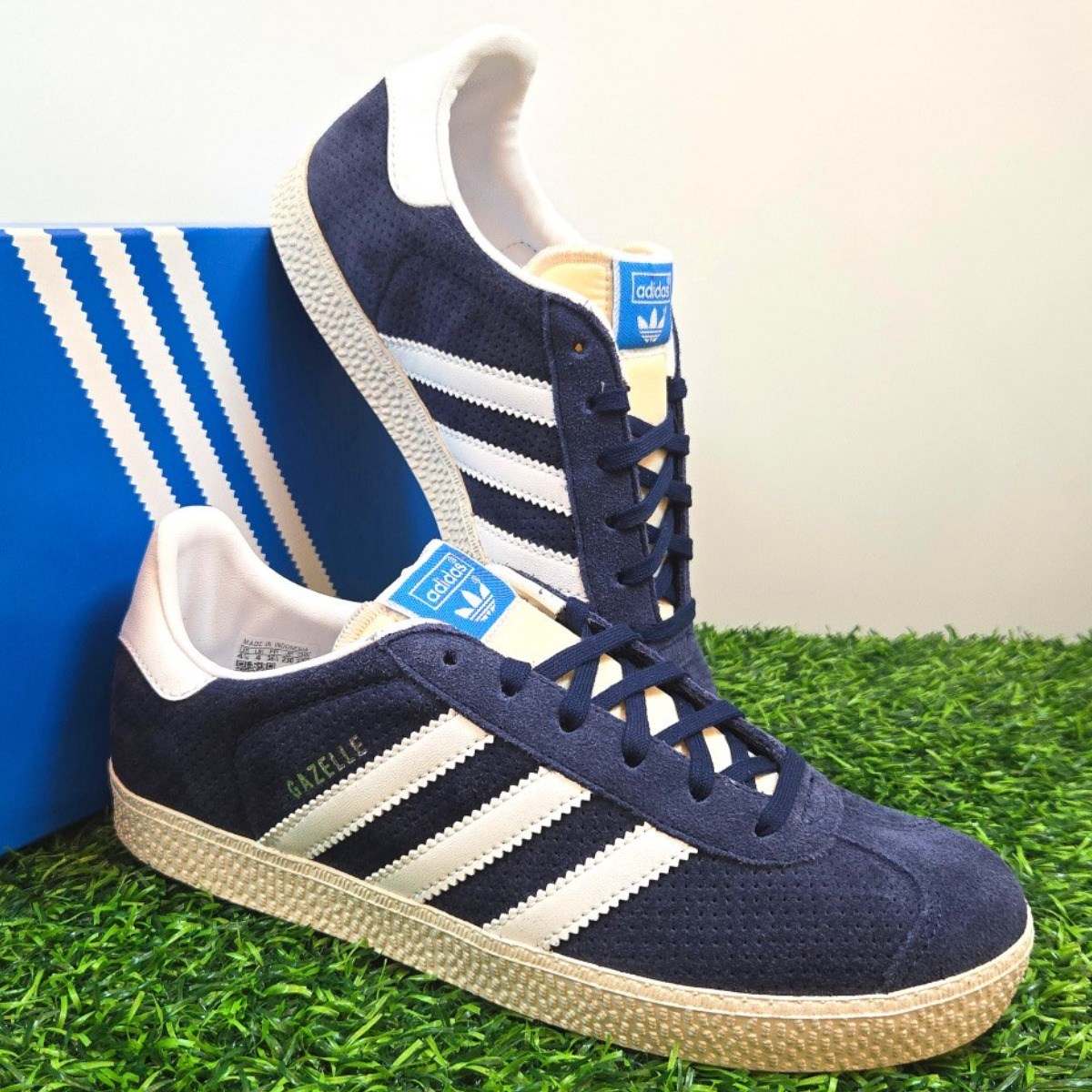 아디다스 가젤 운동화 여성 네이비 주니어 발편한 스웨이드 러닝화 학생화 스니커즈 양말증정 61,400원