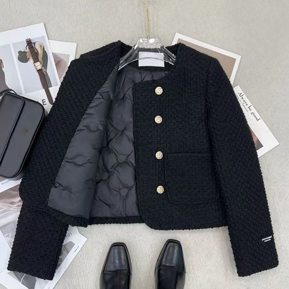 ROYALBELLE 여성 라운드넥 트위드 골드버튼 안감 패딩 하이퀄리티 긴팔 자켓 S0103117 31,400원