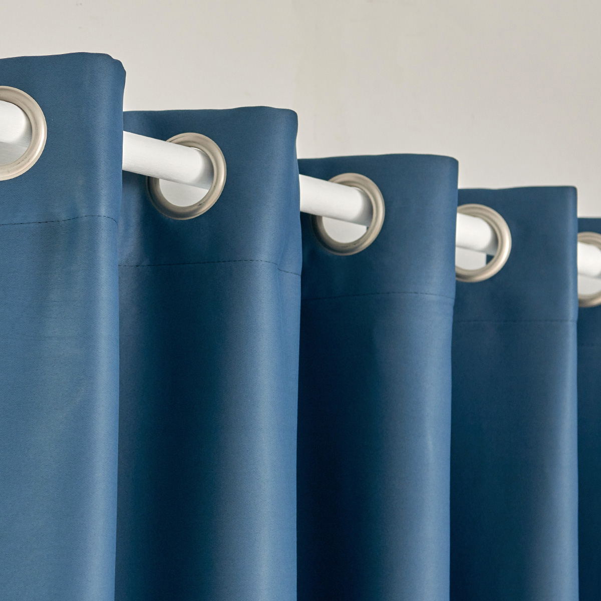 뷰하우스 플레인 사계절 아일렛타입 암막커튼 2p 49,000원