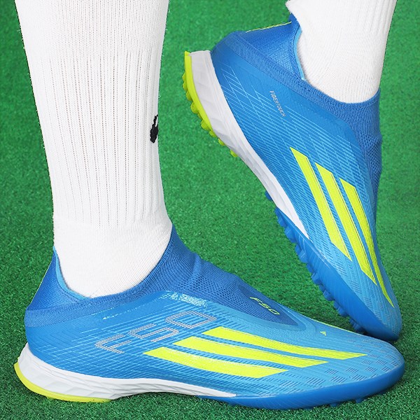 아디다스 끈없는 축구화 풋살화 F50 프로 레이스리스 TF 인조잔디/맨땅용 138,000원
