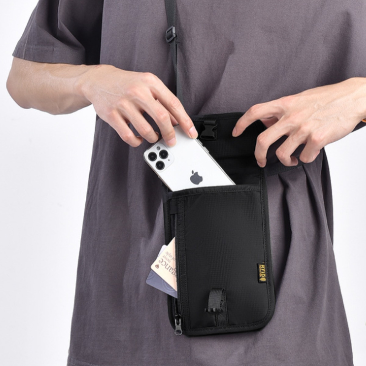 다온잇 안티스키밍 RFID 차단 여권 가방 크로스백 18,000원