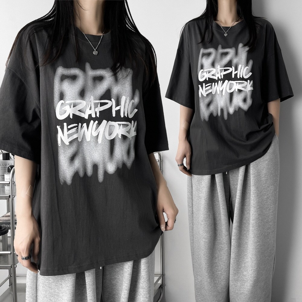 레이디스룸 국산 남녀공용 20수 오버핏 싱글 그래픽 레터링 빅사이즈 면 박스 반팔 티셔츠 17,900원