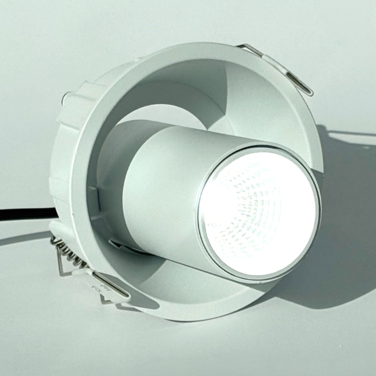 쓰리온 발명특허 LED 3인치 COB 원통형 매입등 8W 75mm 66,000원