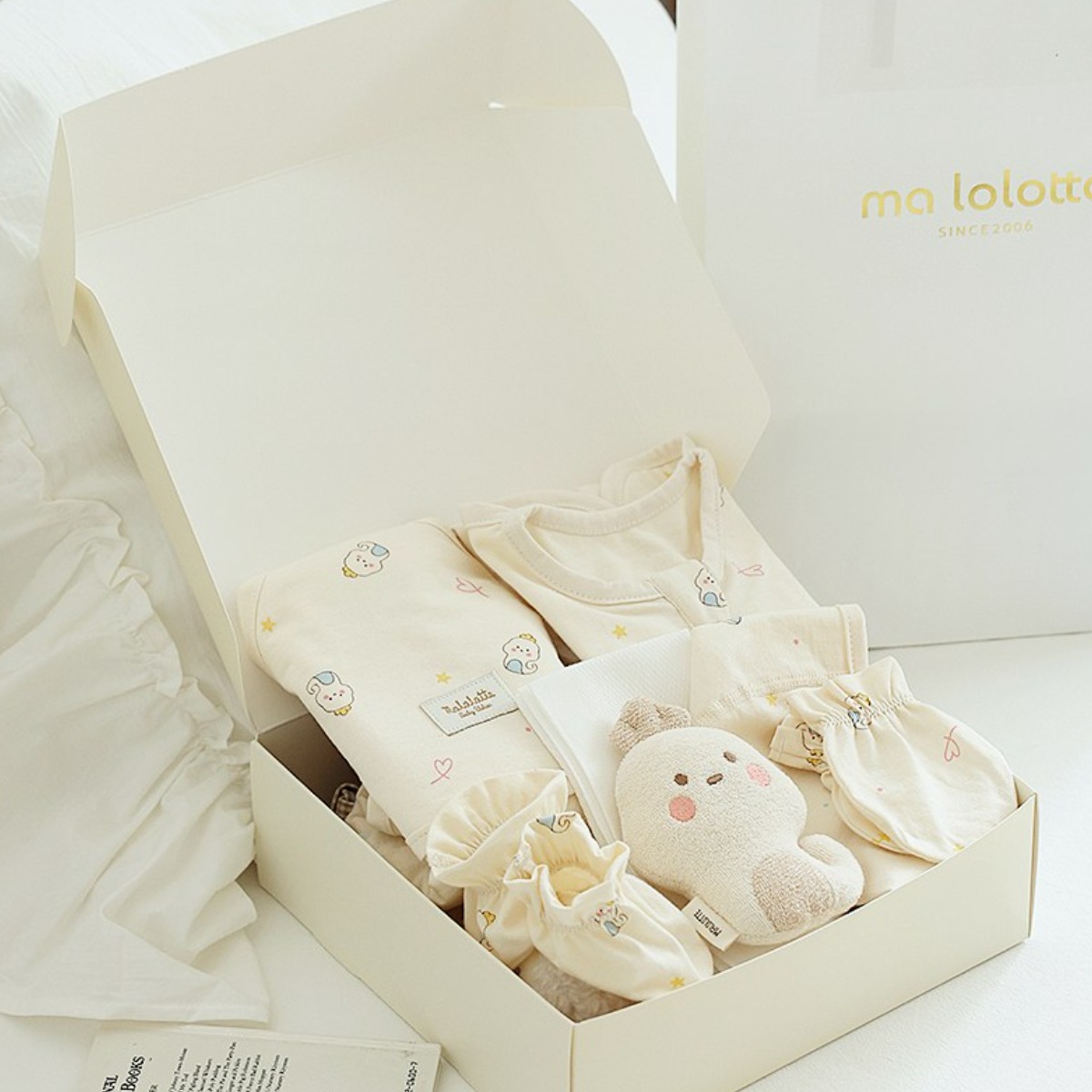 마롤로뜨 꼬물이 신생아 7종 출산선물 세트 선물포장 통잠 스와들+아기속싸개+보넷모자+딸랑이+손싸개+발싸개+거즈손수건 59,900원