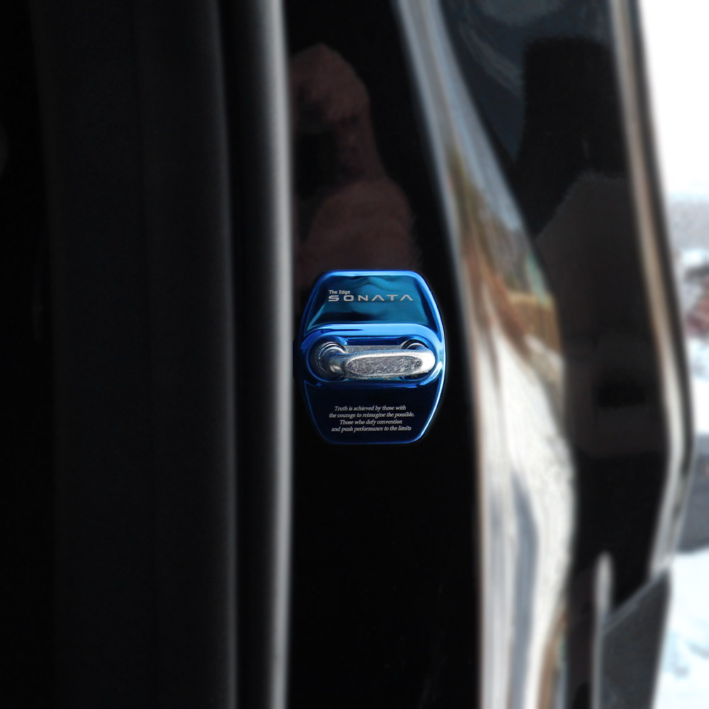 [비브랜드](더원스)자동차용품 도어락커버 힌지 녹 부식방지 크롬 도어스트라이커 커버 쏘나타 디엣지 호환, 블루, 1개 2,700원