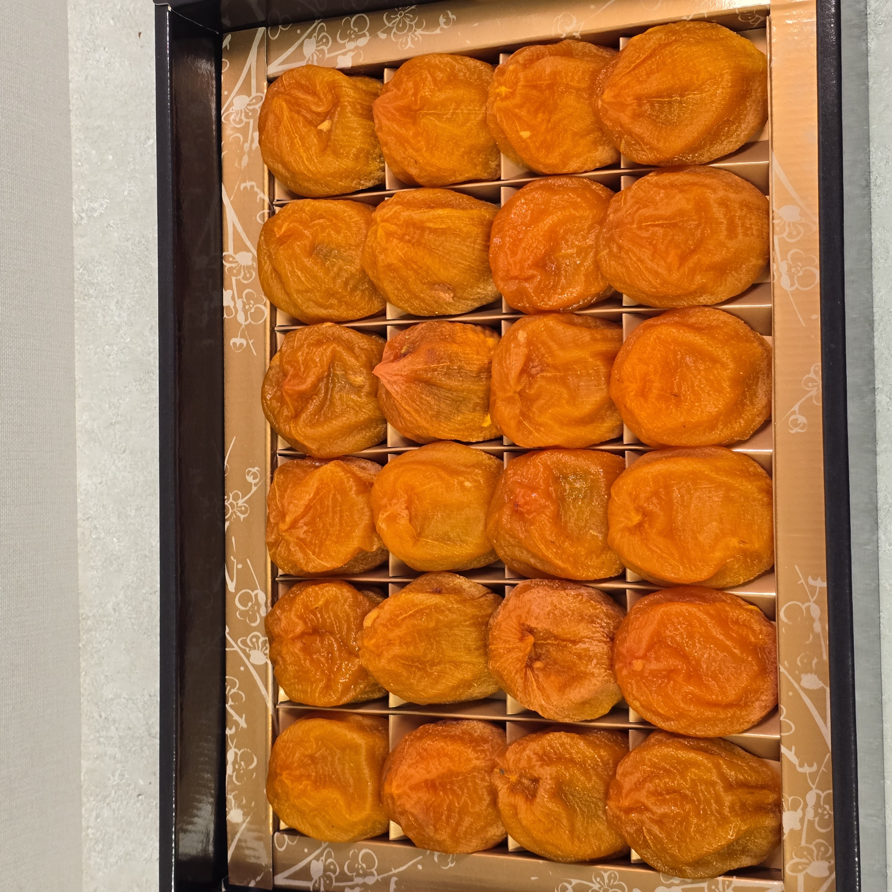 달달 쫀득 알찬가득 달큰한 곶감 대봉 반건시 프리미엄 선물세트 산지직송, 24개, 1.8kg 67,000원