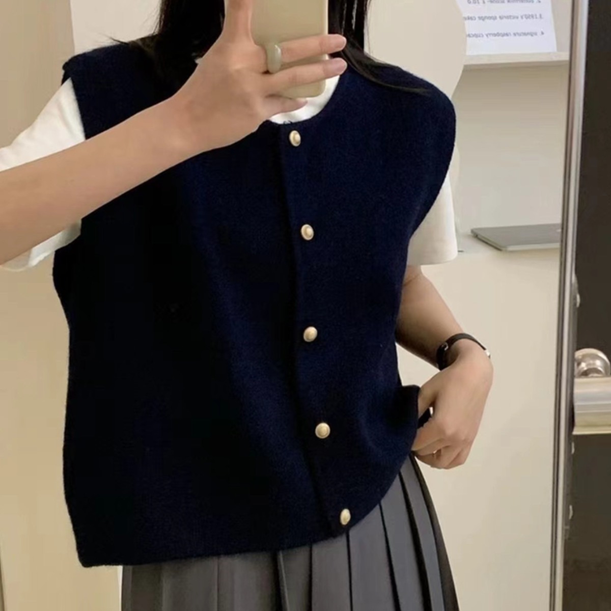 예은 골드 버트 크롭 니트 조끼 18,810원